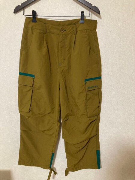 新品 カーゴパンツ ドローコード カーキ 男女両方履けるズボン