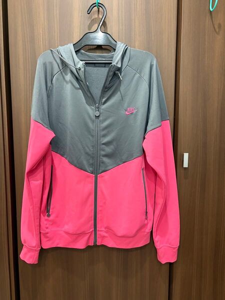 NIKEパーカー