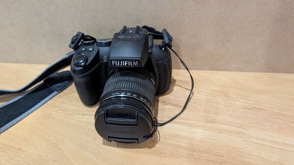 FUJIFILM FINEPIX HS30 EXR