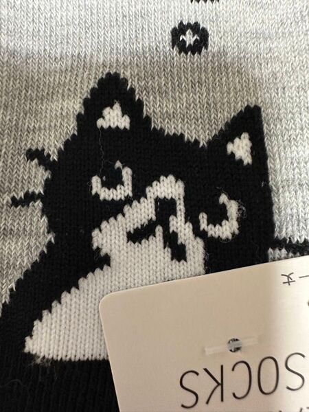 ラス1 ハチワレ猫ネコねこ ボーダークルー靴下レディースソックス 23〜25㎝ 白黒しろくろシロクロ クルーソックス グレー