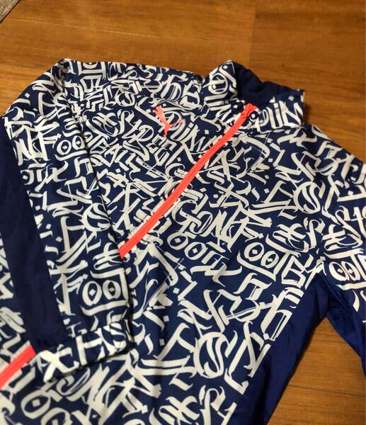PUMA ウインドブレーカー グラフィティ柄 ネイビー