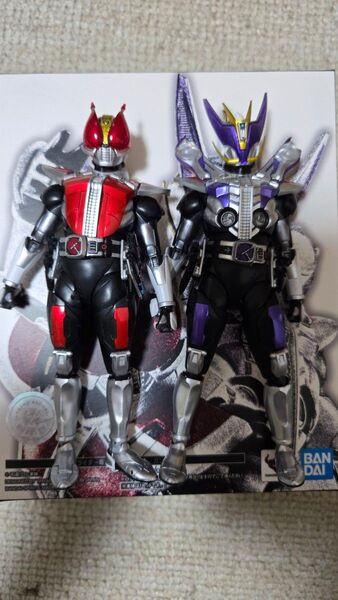 S.H.Figuarts 真骨彫製法 仮面ライダー電王 ソード/ガンフォーム 2体分組み立てれます。