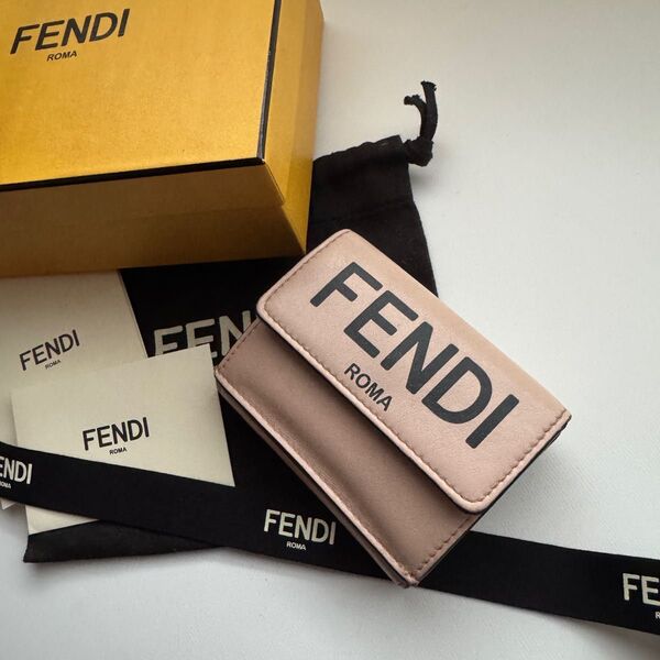 【美品】 828 FENDI フェンディ 3つ折り財布