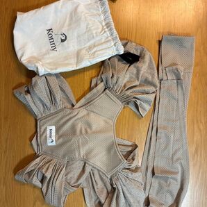 Konny 抱っこひも ベージュ 収納袋付き