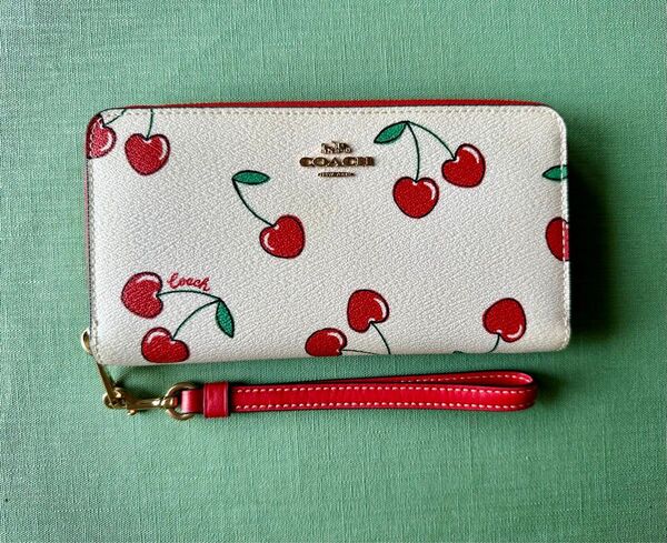 COACH コーチ ロング ジップ アラウンド ウォレット・ハート チェリー プリント 長財布(ストラップ付き)