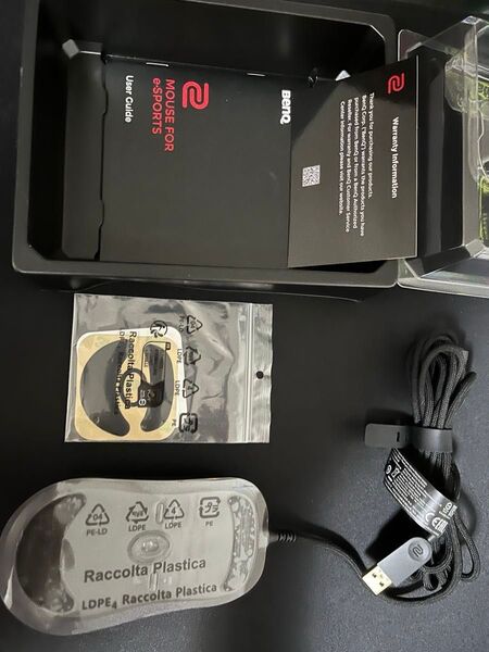 ZOWIE e-Sports向け 右利き用 左右対称型ゲーミングマウス Mサイズ ZA12-C(ブラック)