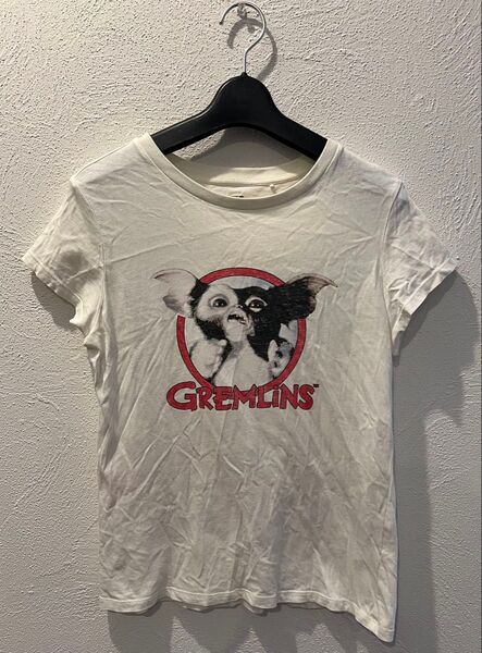 UT ユニクロ GREMLINS ホワイト系 クルーネック 半袖 Tシャツ(綿100%) M