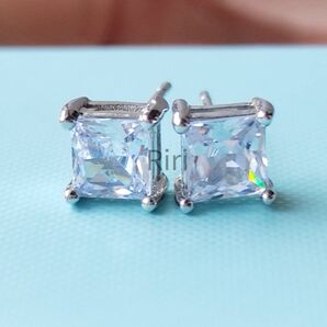 刻印あり 人工 ダイヤモンド プリンセスカット pt950 プラチナ ピアス キャッチ付き
