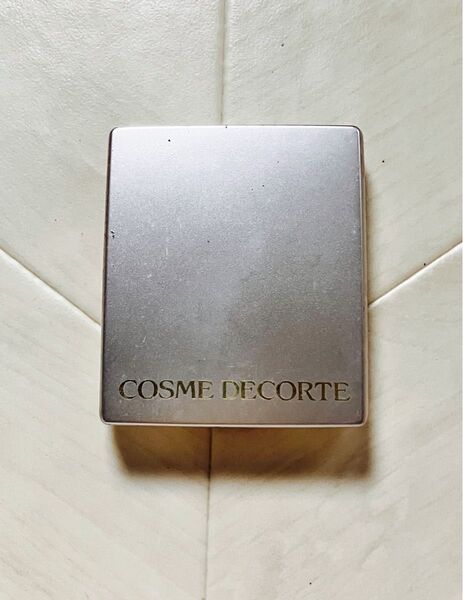 COSME DECORTE*リップグロスイントゥイス 4色パレット 口紅