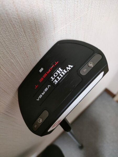 ☆ラウンド未使用 カバー付☆ オデッセイホワイトホットヴァーサ THREE T パター スチールシャフト 34インチ