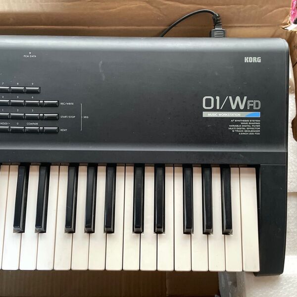 KORG 01/W FD シンセサイザー ミュージックワークステーション 61鍵 データディスク2枚付き