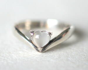  серебряный 925 производства Heart. лунный камень имеется кольцо примерно 9 номер 