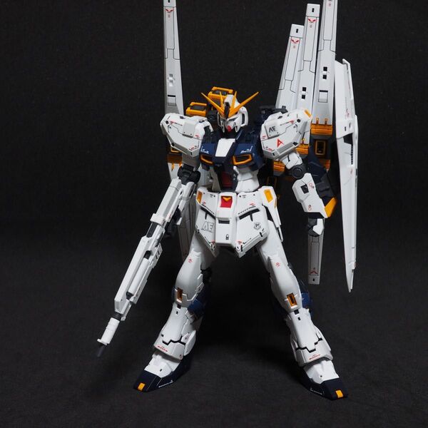 RG 1/144 νガンダム ダブル・フィン・ファンネル装備型 塗装済完成品