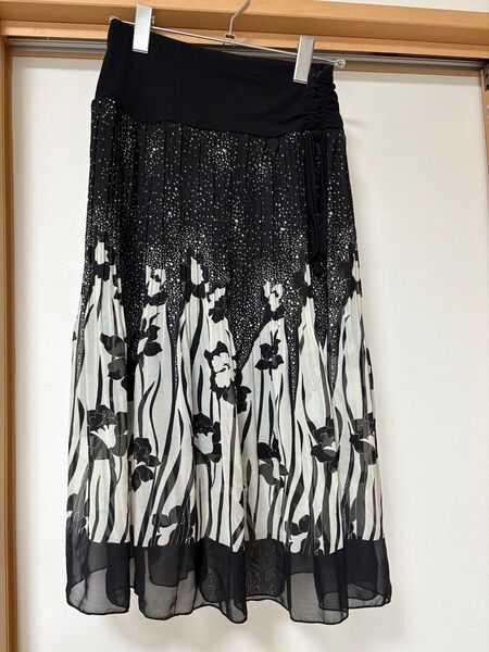 ロングスカート 花柄 ドット柄 モノトーン フレア