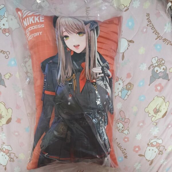 【新品】 エマ ビジュアルアートクッションvol.3 「勝利の女神:NIKKE」