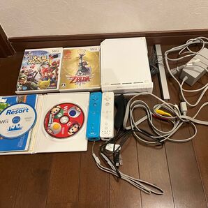 任天堂 Wii 白 本体 ソフト4つ コントローラー ヌンチャク セット 説明文要確認