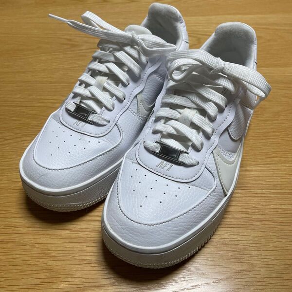 NIKE AIR FORCE 1 厚底スニーカー ホワイト 23.5cm