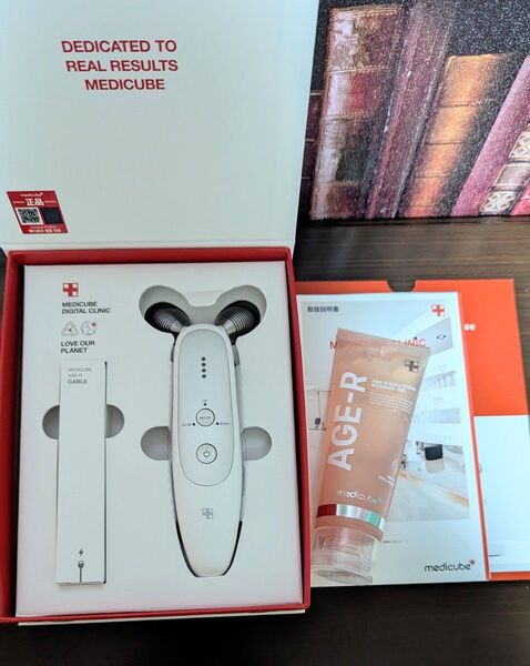 メディキューブ medicube AGE-R EMS 美顔器 家庭用美容器 美容 小顔 エステ