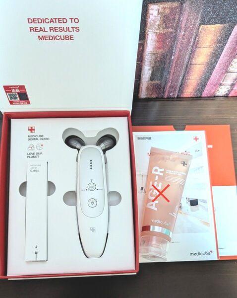 メディキューブ medicube AGE-R EMS 美顔器 家庭用美容器 美容 小顔 エステ 家庭用美容器 美顔器 EMS