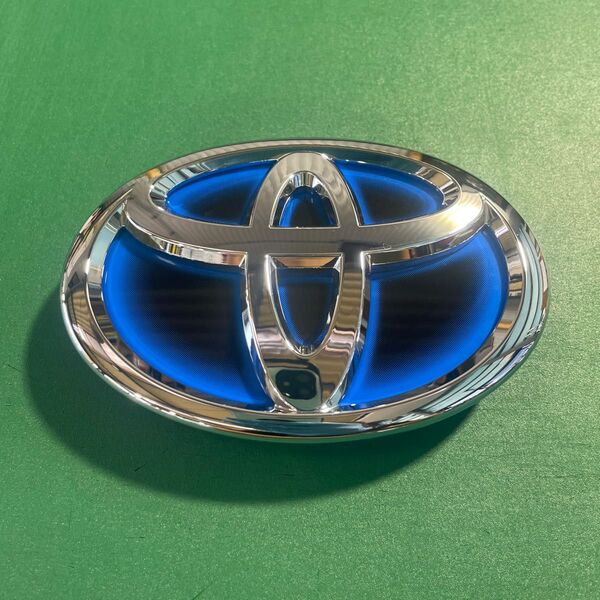 トヨタ ヴォクシー ノア 80系 フロントエンブレム ハイブリッド車 90系 新車外し 純正部品 VOXY NOAH TOYOTA