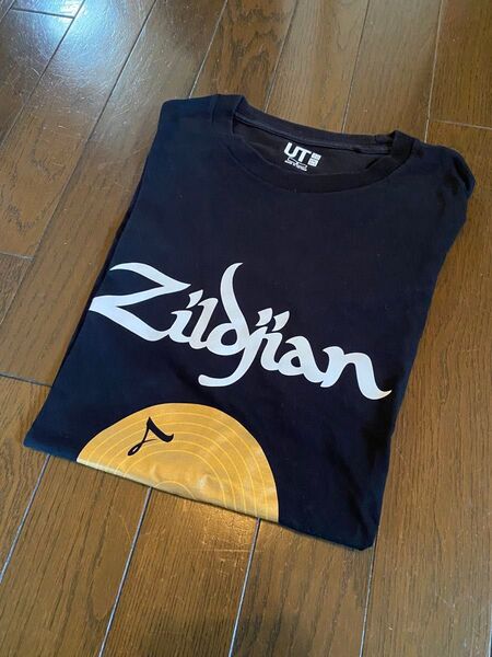 完売品UNIQLOジルジャンzildjanドラムシンバルバンド半袖Tシャツ黒〜良品中古Sカットソー