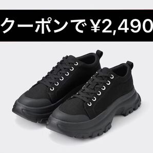 【定価:¥2,990/クーポンで¥500オフ】ボリュームソールキャンバススニーカー+E オールブラック 生産終了品 入手困難