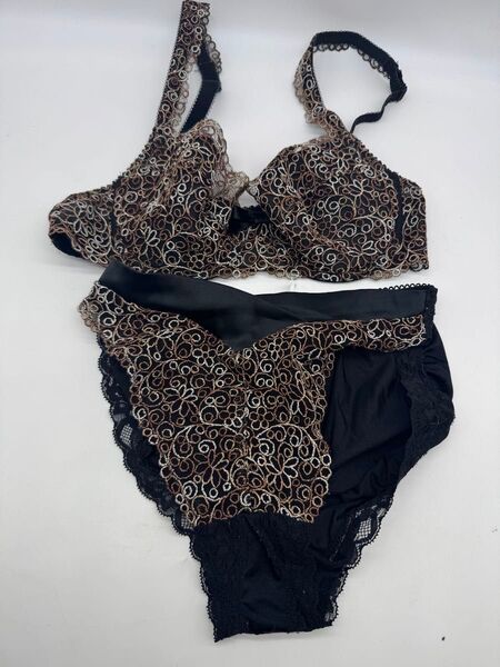 女性用下着 ブラジャーショーツセット メーカー不明 2セット