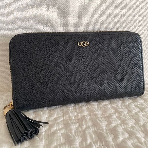 ★美品★UGG アグ 長財布 レザー 黒 スタッズ お札入れ カード入れ ラウンドファスナー ラウンドジップ