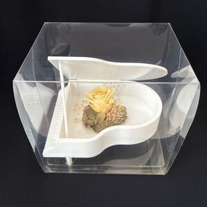 プリザーブドフラワー ピアノ型ケース入り 黄色いバラ