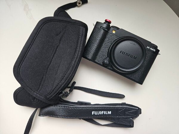 Fujifilm X-M5 ボディ ブラック XM5 FUJIFILM 富士フイルム