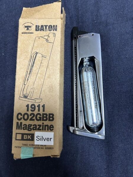 【美品】BATON(バトン) 1911(ガバメント) Co2スペアマガジン SV(シルバー)2