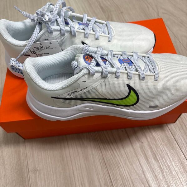 新品 NIKE ランニングシューズ25cm