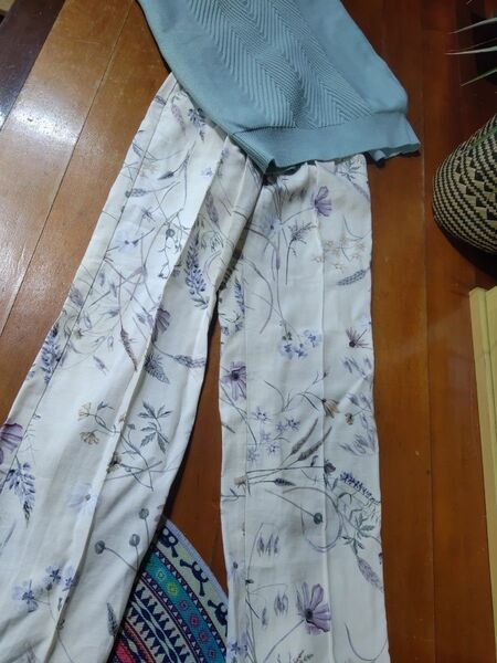 花柄パンツH&M★生成りタックワイドパンツ★リネン麻