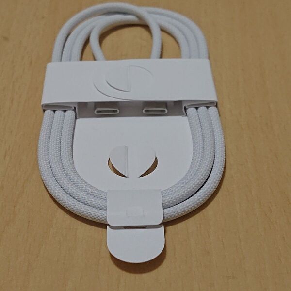 新品未使用 アップル 純正 編み込み式 USB-C充電ケーブル MQKJ3FE/A 1m Apple A2795 60W充電対応