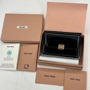 【新品】miumiu パテント レザー 財布 三つ折り