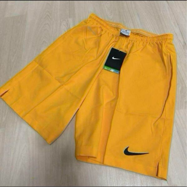 新品NIKEメンズハーフパンツイエロー スポーツウエア Sサイズドライ素材 ナイキ NIKE ハーフパンツ サッカー スポーツ
