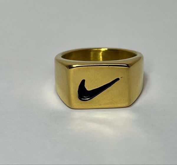 NIKE ゴールド リング スウォッシュ ロゴ 指輪