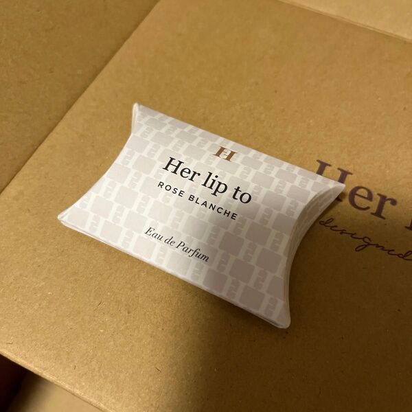Her lip to ROSE BLANCHE Eau de Parfum