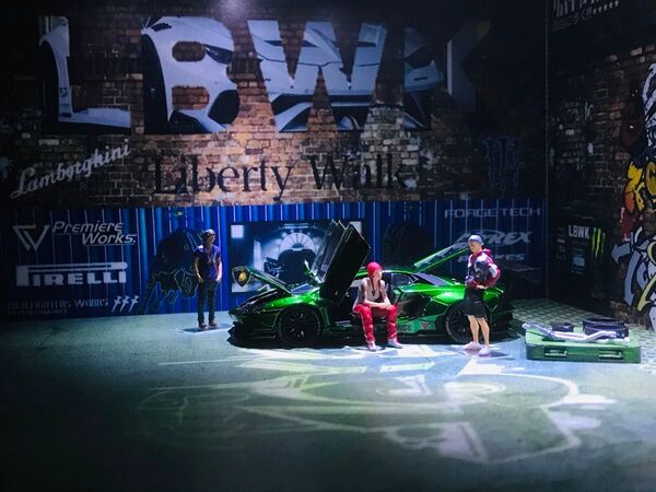 1/64 ジオラマ LBWK背景 床プレート(Lamborghin Ver.)
