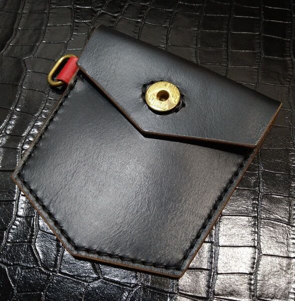 クロムエクセルレザー 手縫い フラップポケット コインケース ドーナツボタン ブラス 財布 カードケース 黒 本革 ウォレット