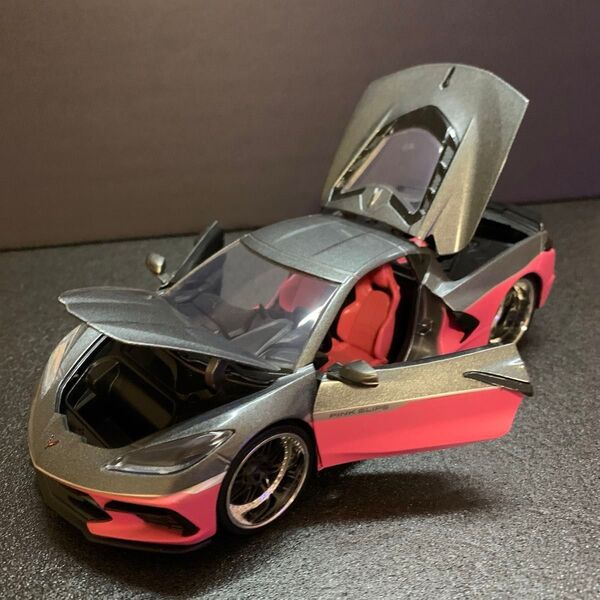 594 シボレー コルベット 1/24スケール ダイキャストミニカー ドア、ボンネット、トランク開閉