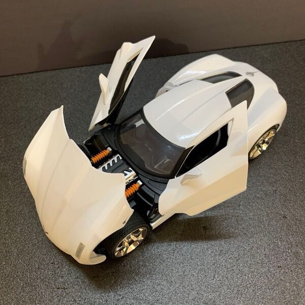 548 シボレー コルベット スティングレイ コンセプト 1/24スケールダイキャストミニカー