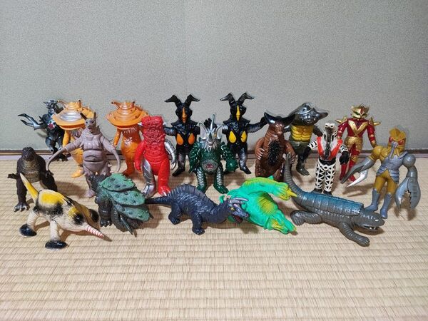ウルトラマンシリーズ 怪獣フィギュア19体セット ウルトラ怪獣 ソフビ レトロ 円谷プロ 人形 BANDAI