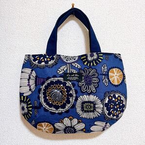 ハンドメイド ラウンドトートバック 北欧柄 フラワーネイビー