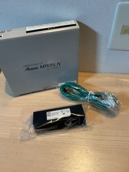 【オススメ!】NECモバイルルーター MR05LN専用クレードルEX5C 新品未使用 美品