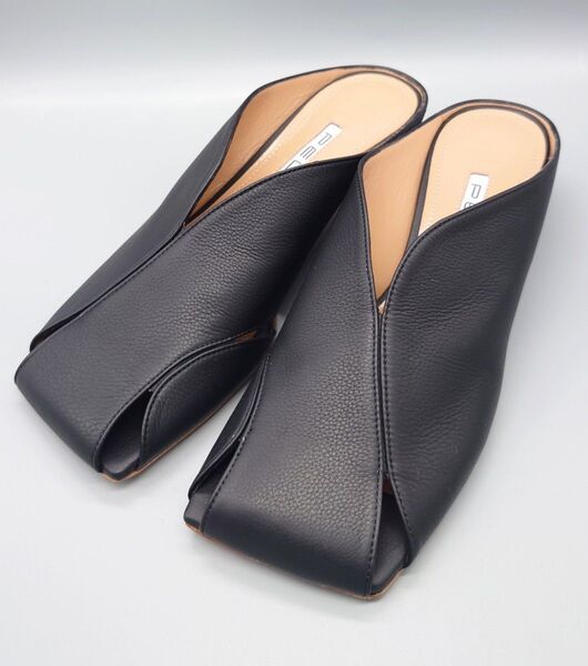 美品 PELLICO ペリーコ 24ss ALICE DEEP CUT MULE レザー サンダル ミュール 36 23cm