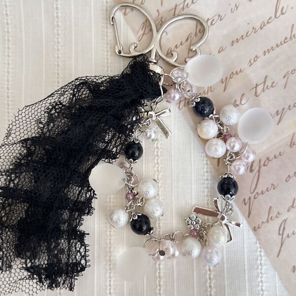 ビーズ ハンドメイド ストラップ キーホルダー 蝶々 リボン beads handmade ピンク 白 かわいい シルバー レース