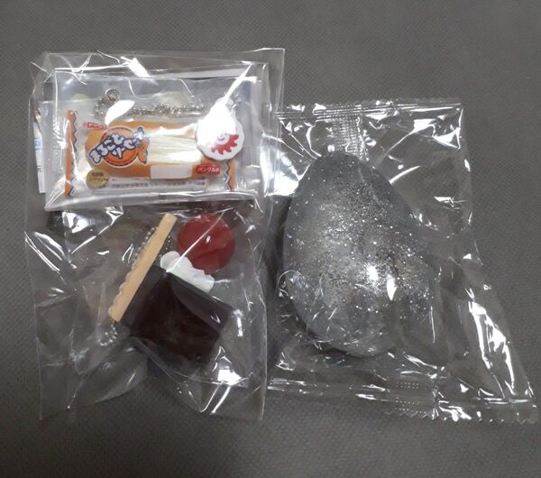 ヤマザキパン ミニチュアチャーム 王冠のオーロラゼリーケーキ egg ガチャ 食品サンプル ヤマザキ ゼリー ケーキ スクイーズ