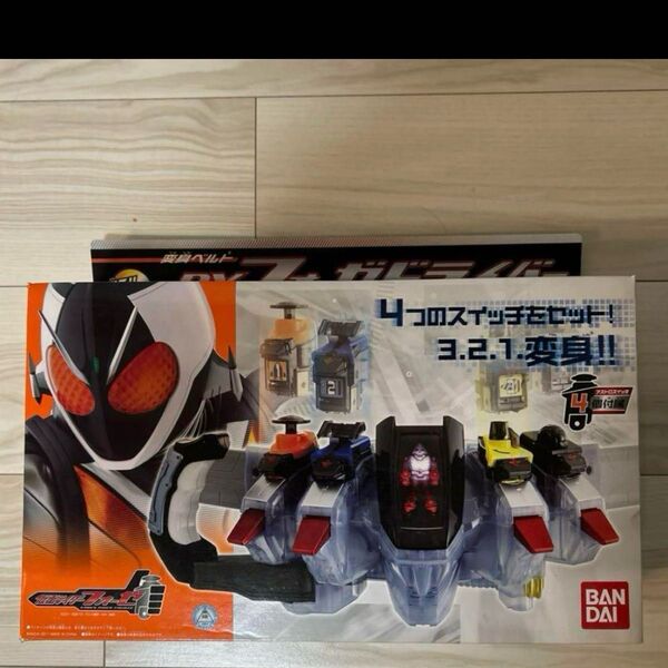 新品 未開封 仮面ライダーフォーゼ DX フォーゼドライバー 箱潰れあり 変身ベルト BANDAI