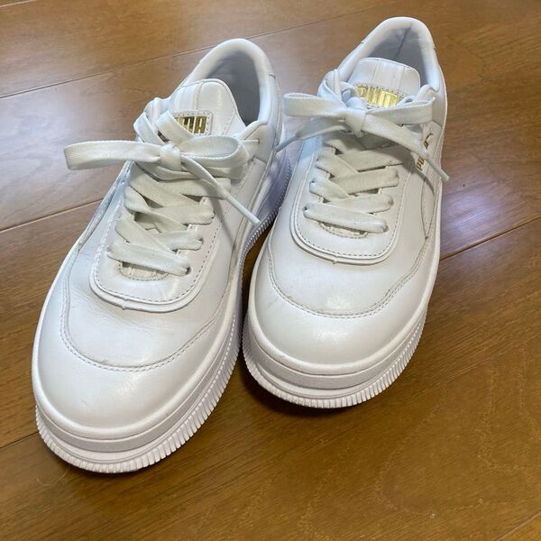PUMA 厚底スニーカー ホワイト